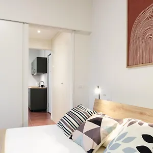 https://velasquez-apartments-b.it-lombardy.com